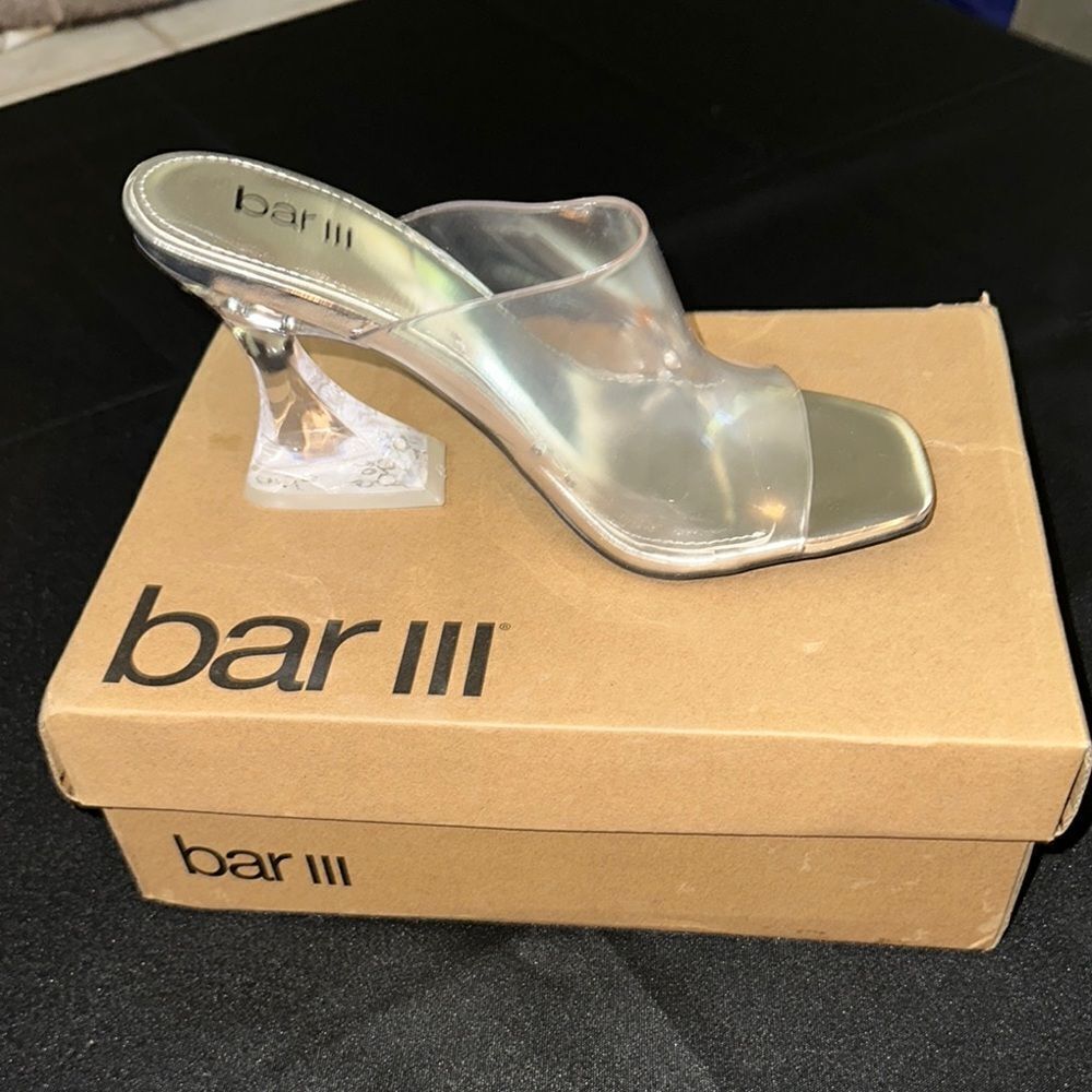 NIB Bar III Silver/Vinyl Sculptural Clear HeelsโSize 8.5
